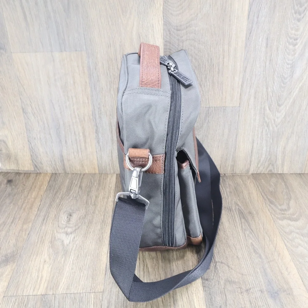 Duluth Trading Co Gray Ballistic Nylon Crossbody Messenger Bag Leather Trim